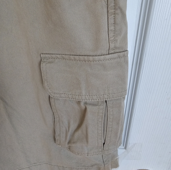 DOCKERS MEN CARGO KHAKI SHORTS SIZE 36 NWOT - Picture 14 of 15